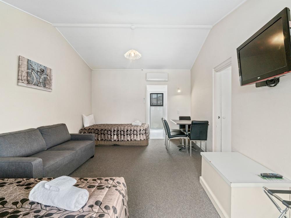 Queenstown Motel Apartments (Adults Only) Экстерьер фото