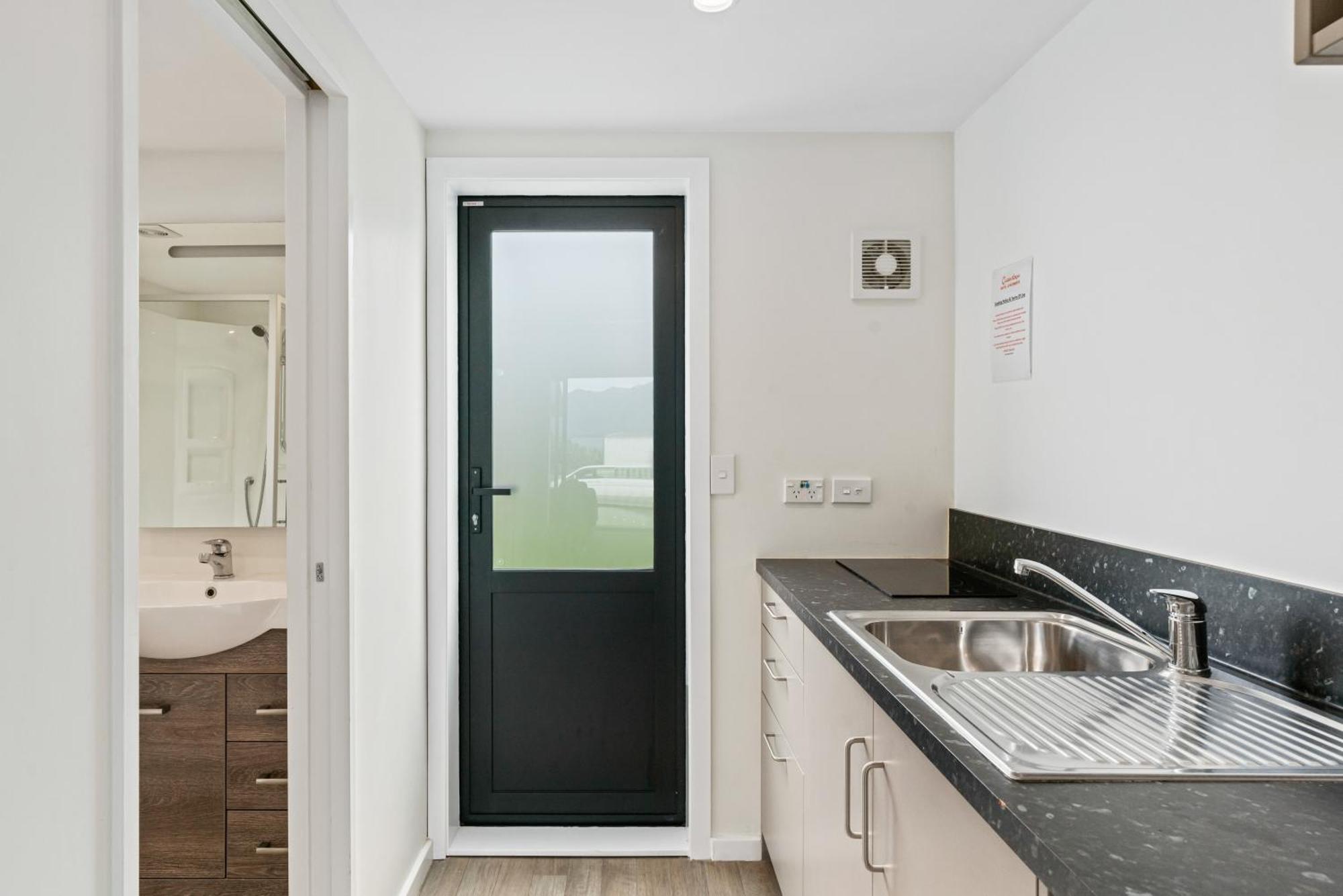 Queenstown Motel Apartments (Adults Only) Номер фото